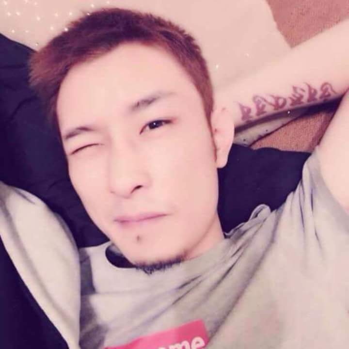 难得拥抱的第一张照片--芜湖相亲服务中心