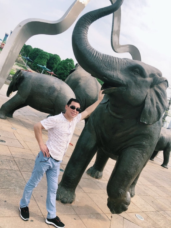 朝望大海的第三张照片--芜湖相亲服务中心