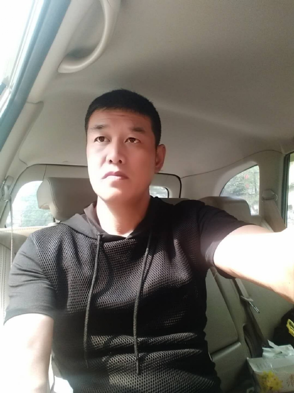 深爱的疯子的第一张照片--芜湖相亲服务中心