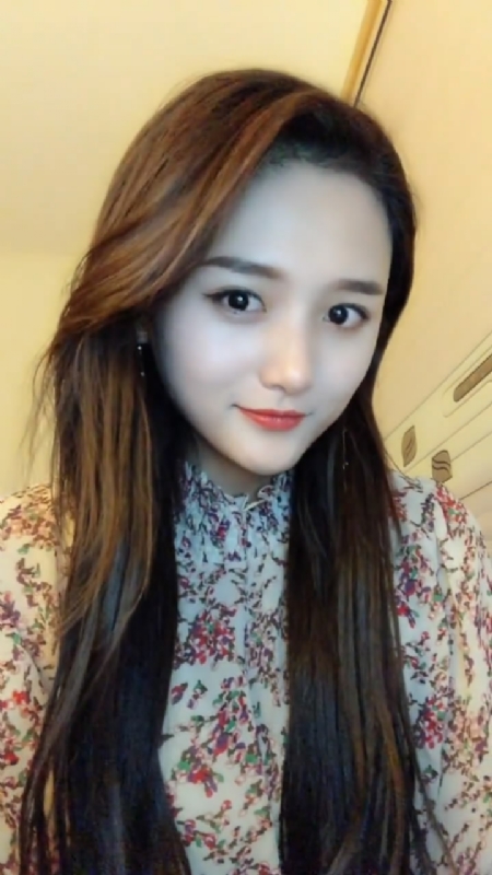 淡然一笑的第一张照片--芜湖相亲服务中心