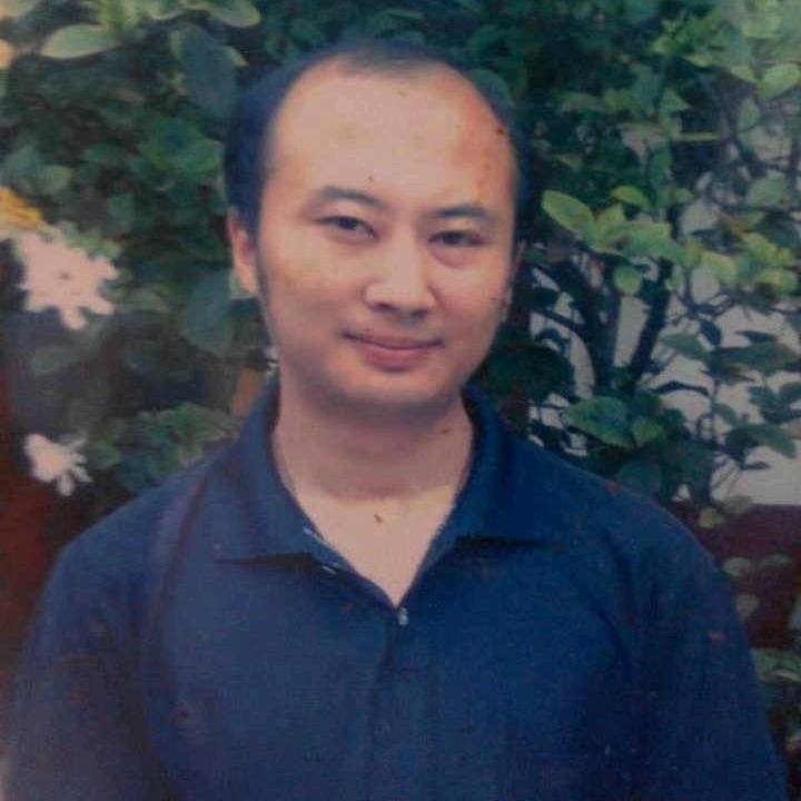 石峰里的生命的第一张照片--芜湖相亲服务中心