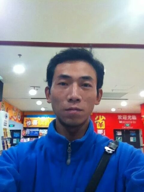 青草地溪水边的第一张照片--芜湖相亲服务中心