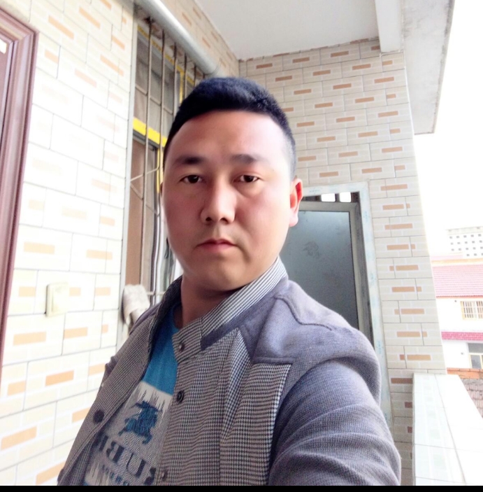 帅帅的大叔的第一张照片--芜湖相亲服务中心