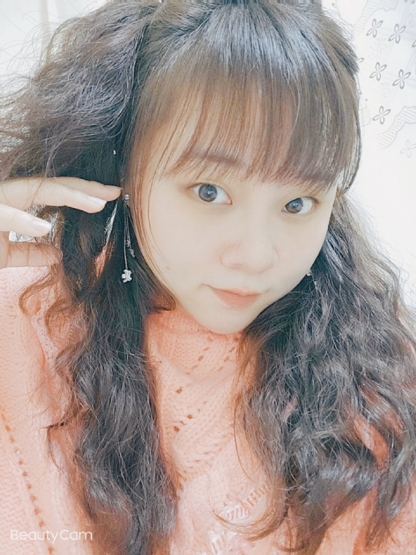 艾薇儿的第一张照片--芜湖相亲服务中心