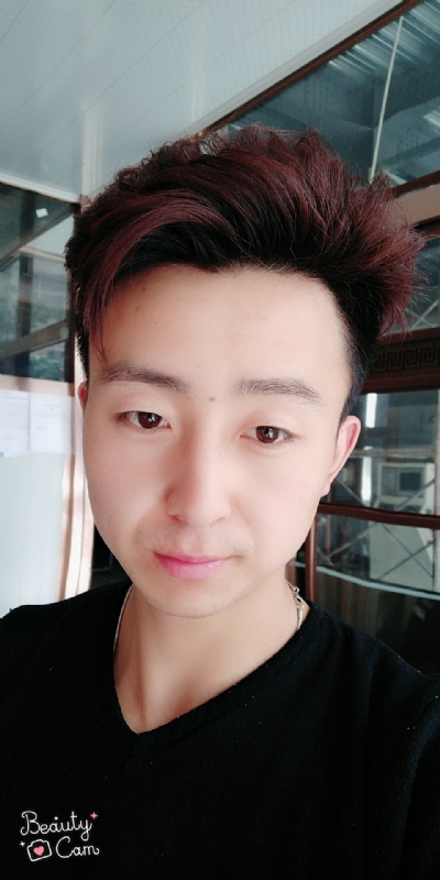 拼命微笑的第三张照片--芜湖相亲服务中心