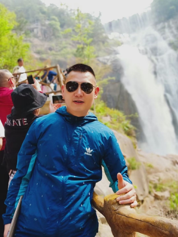 钟爱一生的第一张照片--芜湖相亲服务中心