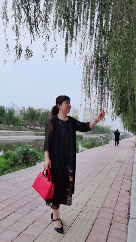 周本玲的第一张照片--芜湖相亲服务中心