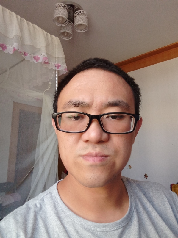 小涨常鸿的第一张照片--芜湖相亲服务中心