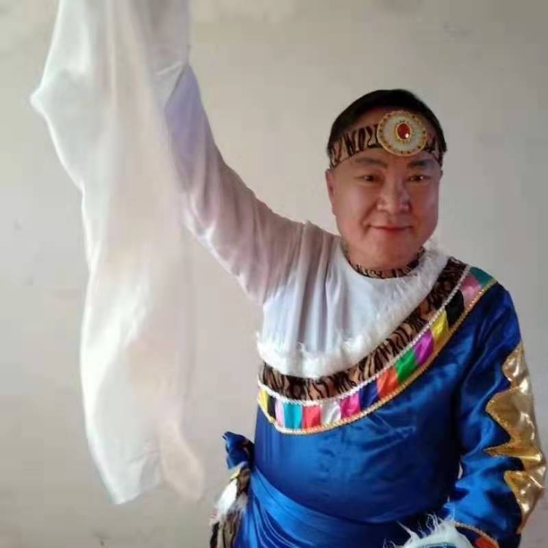 走在冷风中的第一张照片--芜湖相亲服务中心