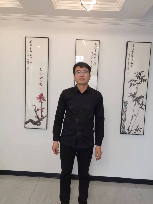 情义比天高的第一张照片--芜湖相亲服务中心