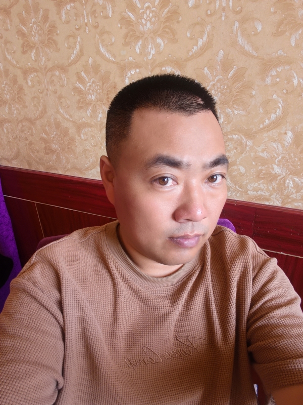 擦亮眼睛向前看的第一张照片--芜湖相亲服务中心