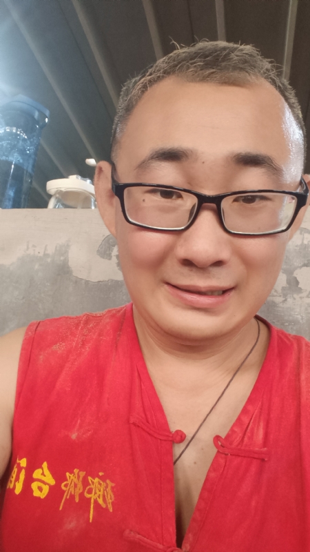 黑黑一笑的第二张照片--芜湖相亲服务中心