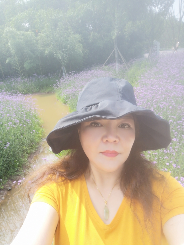 宛霞的第三张照片--芜湖相亲服务中心