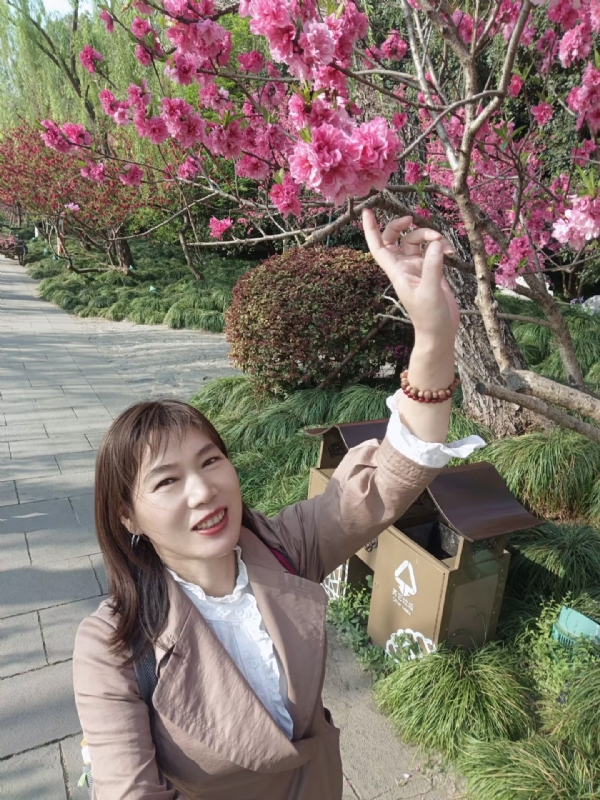 丽娜的第四张照片--芜湖相亲服务中心