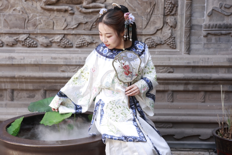 认真的雪的第一张照片--芜湖相亲服务中心